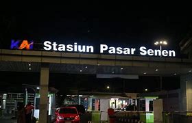 Stasiun Senen Malam Hari